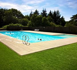 Verarmd openluchtzwembad